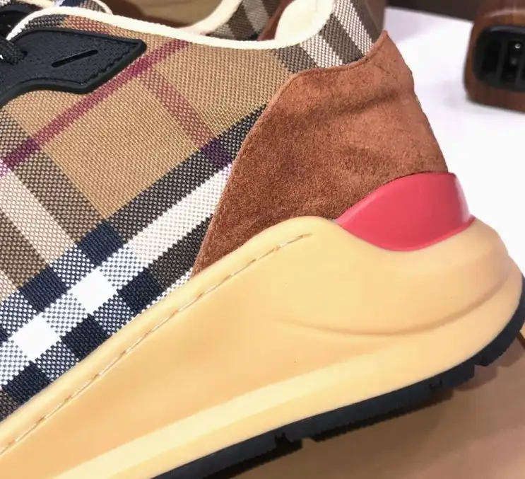 hype Burberry Sneakers