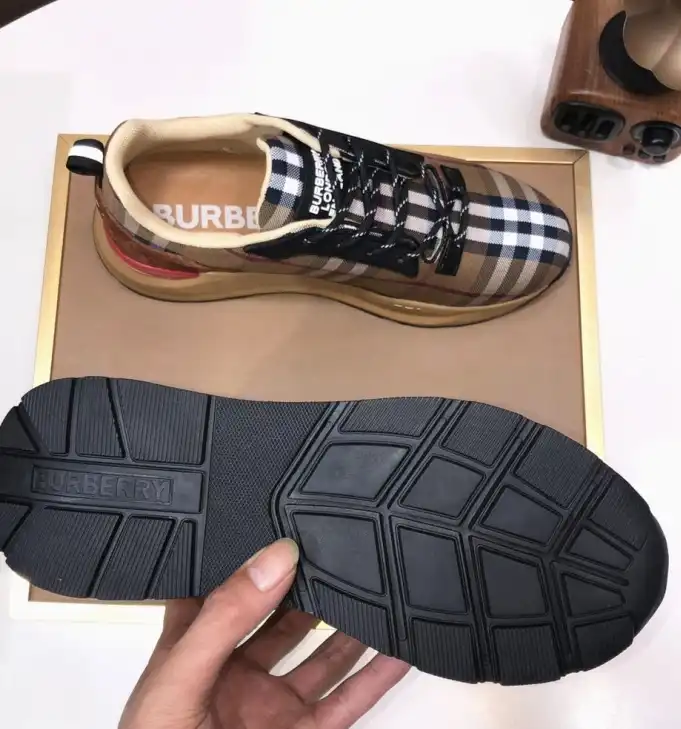 hype Burberry Sneakers