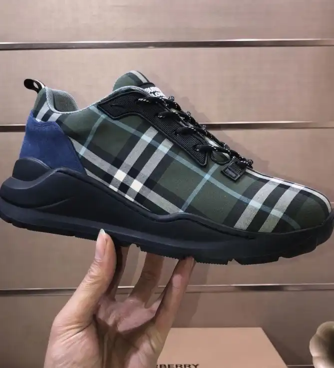 hype Burberry Sneakers