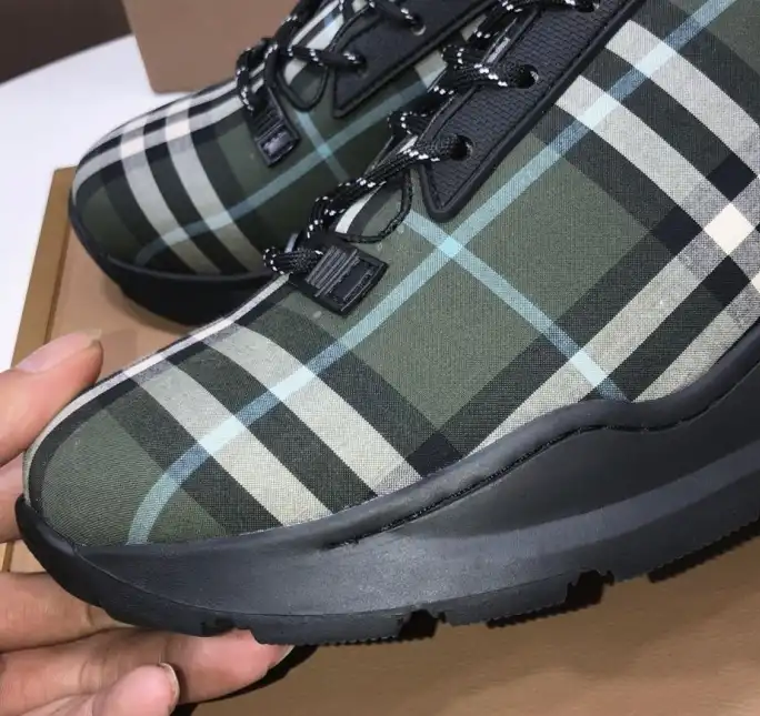 hype Burberry Sneakers