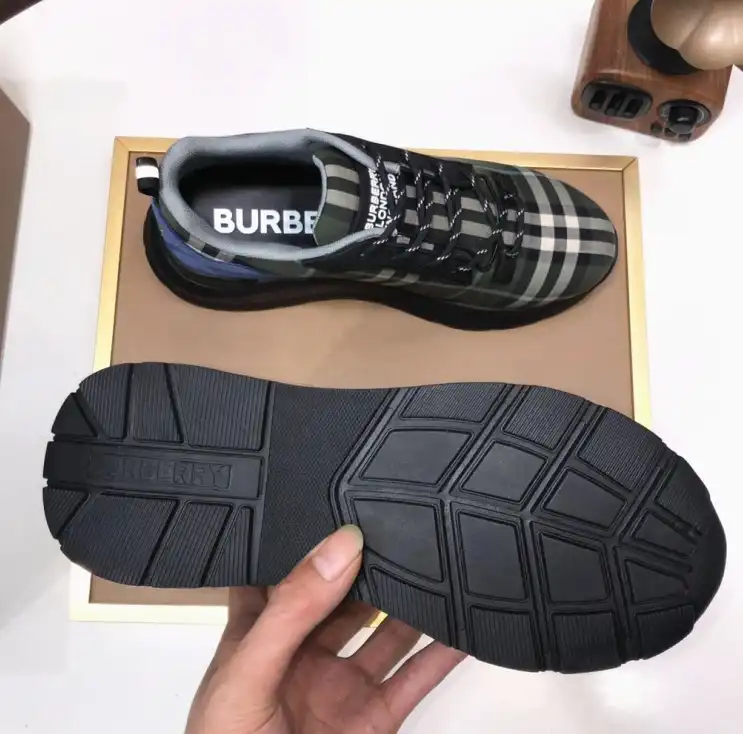 hype Burberry Sneakers