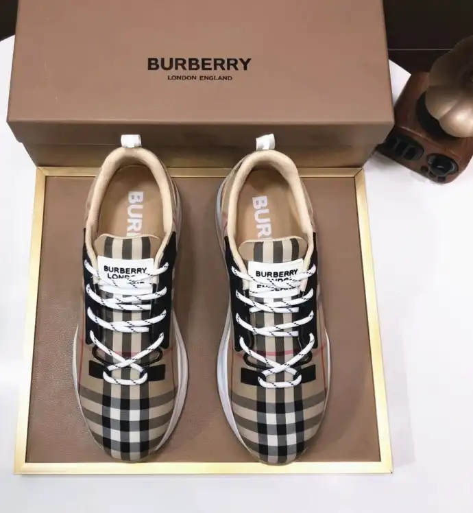 hype Burberry Sneakers