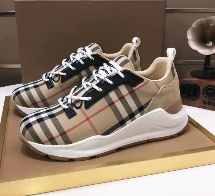 hype Burberry Sneakers