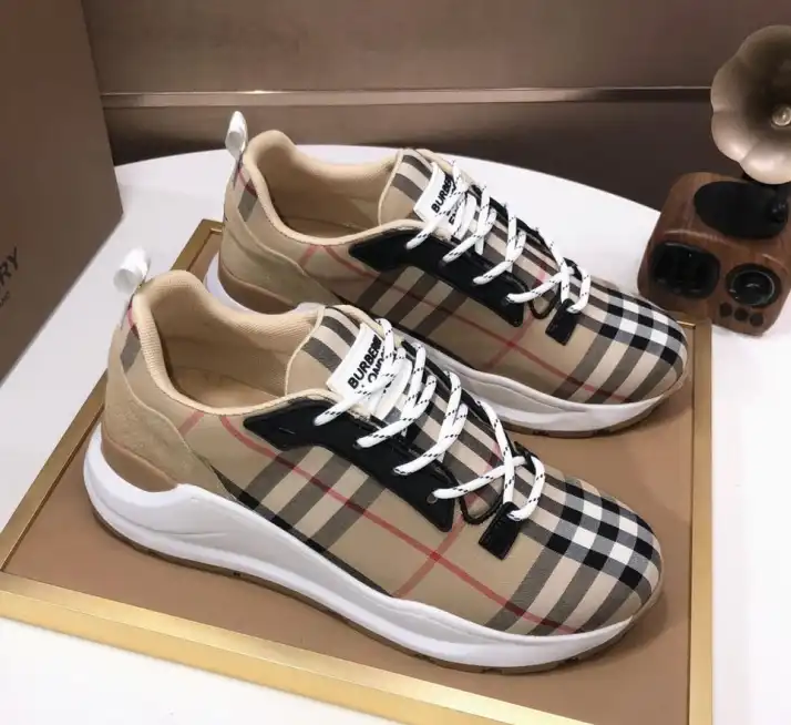 hype Burberry Sneakers