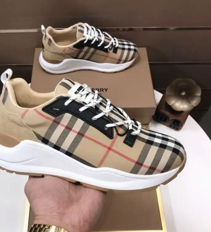 hype Burberry Sneakers