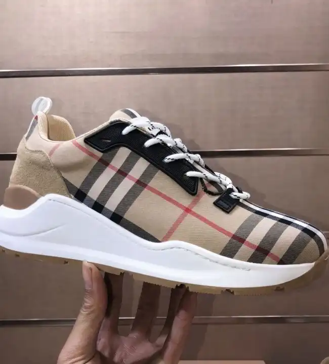 hype Burberry Sneakers