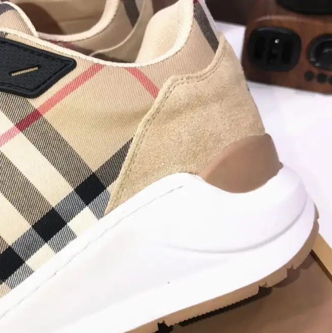 hype Burberry Sneakers