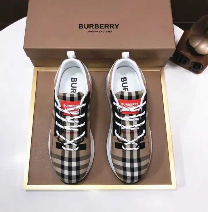 hype Burberry Sneakers