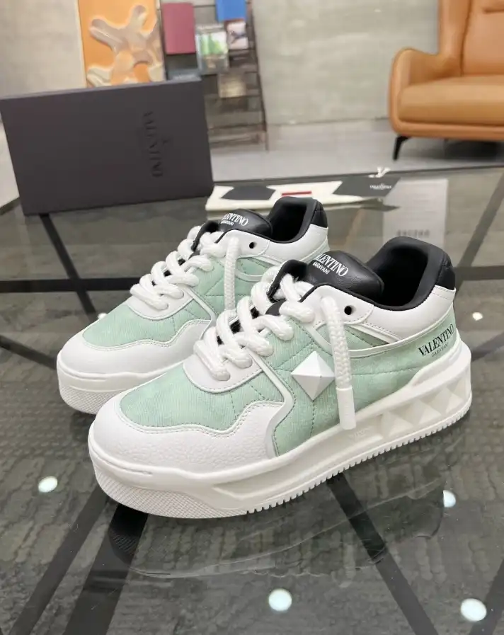 hype Valentino Sneakers