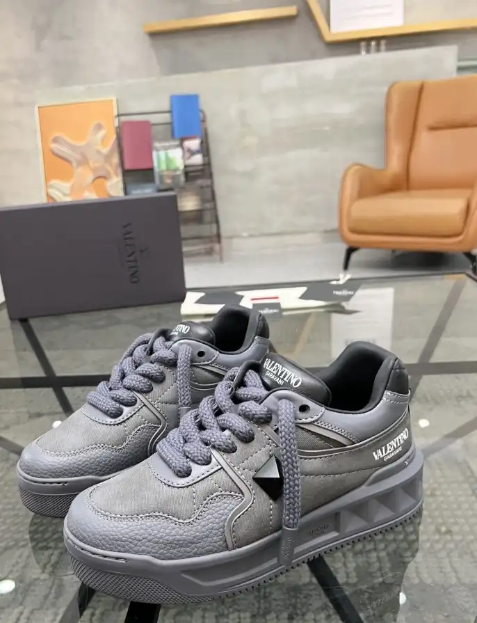 hype Valentino Sneakers