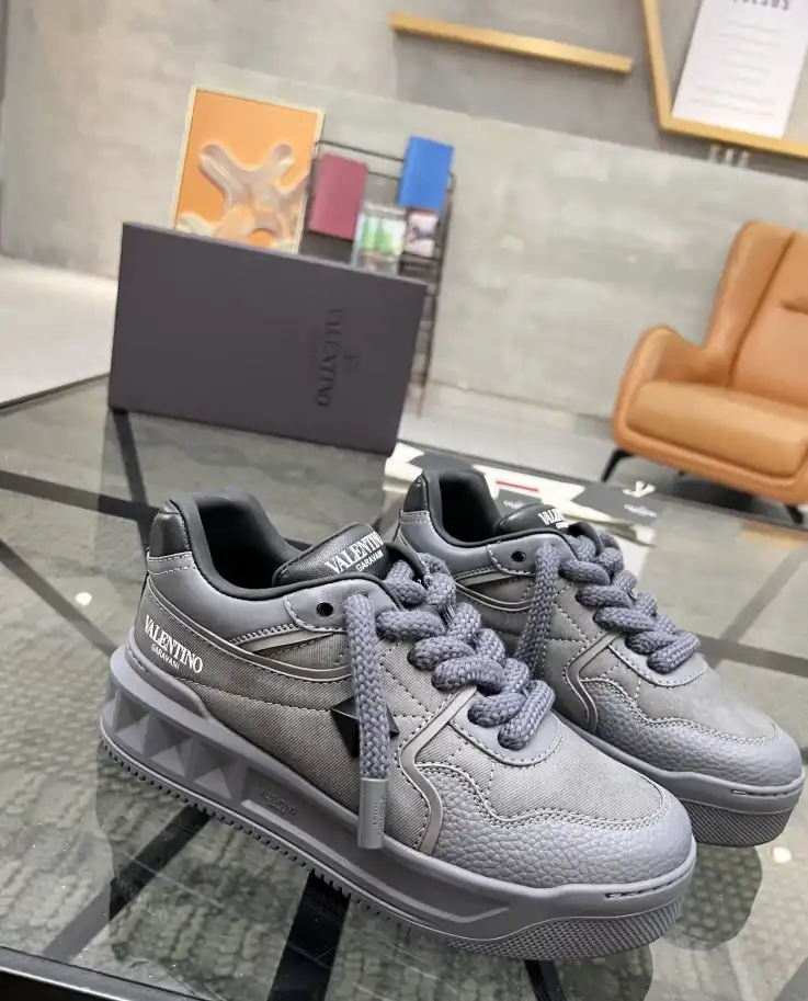 hype Valentino Sneakers