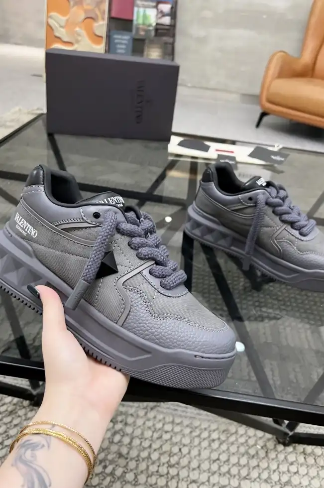 hype Valentino Sneakers