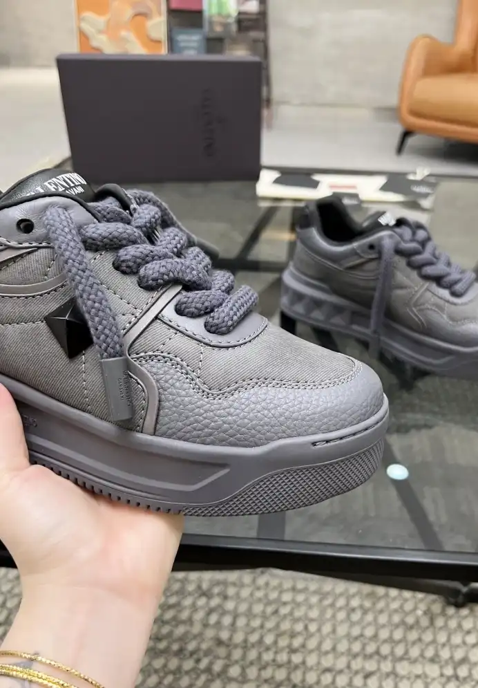 hype Valentino Sneakers