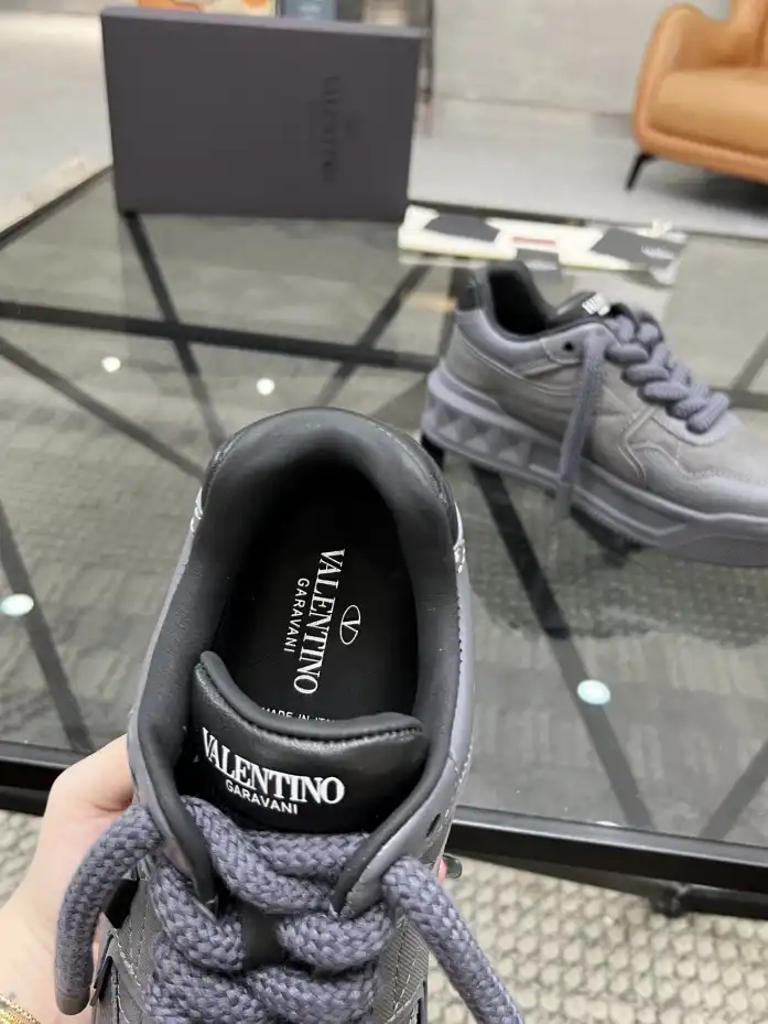 hype Valentino Sneakers