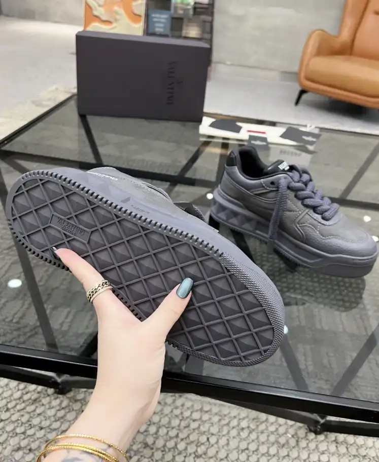 hype Valentino Sneakers