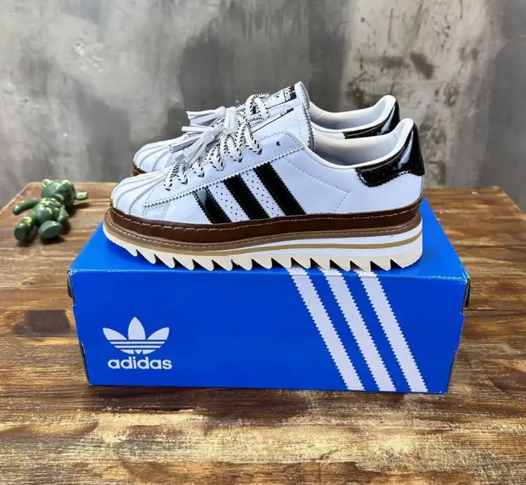 hype Adidas Sneakers