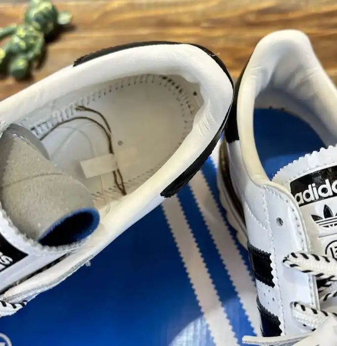 hype Adidas Sneakers