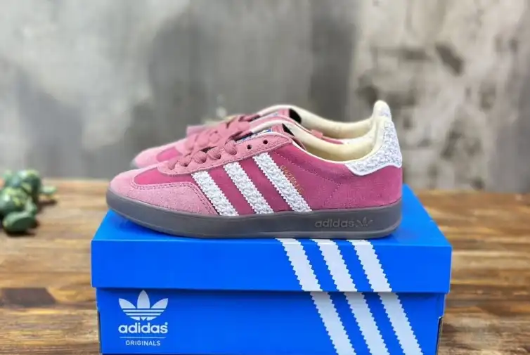 hype Adidas Sneakers