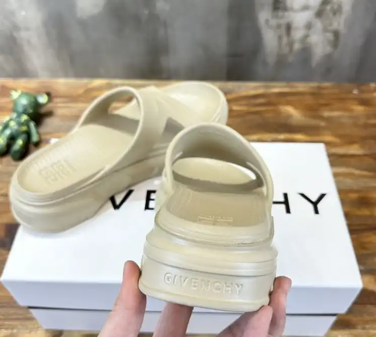 hype Givenchy Slippers