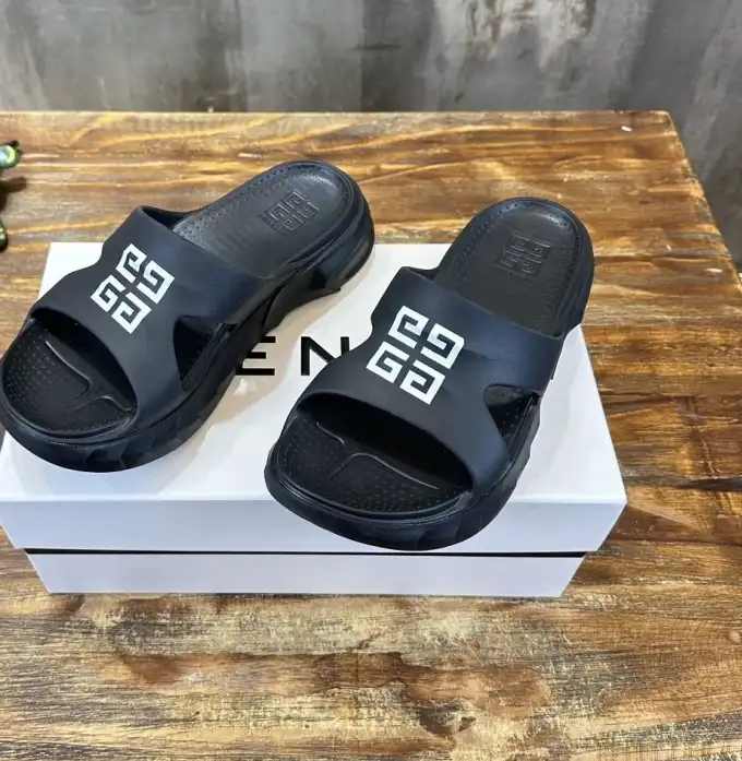 hype Givenchy Slippers