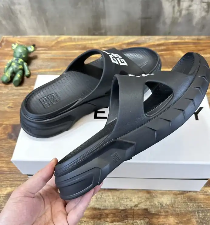 hype Givenchy Slippers