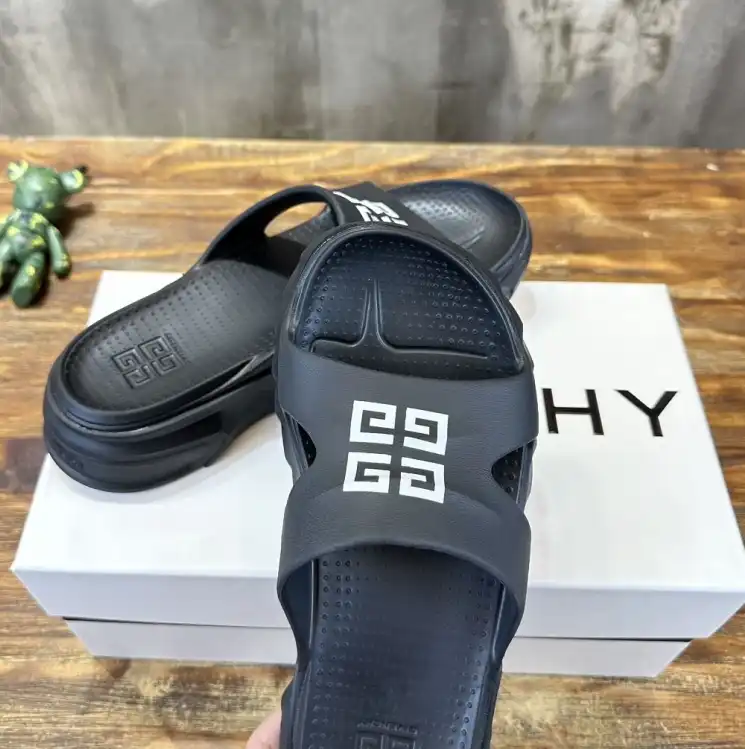 hype Givenchy Slippers