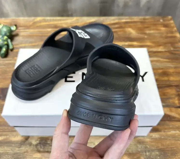 hype Givenchy Slippers