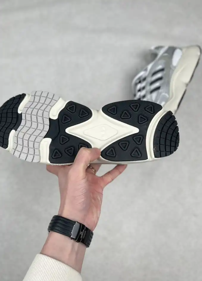 hype Adidas Sneakers