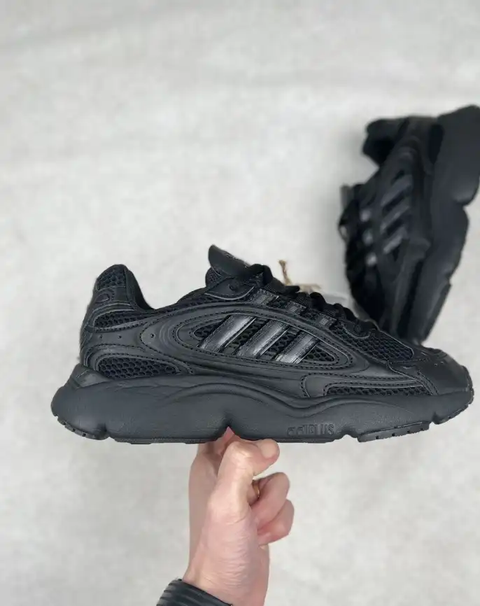 hype Adidas Sneakers