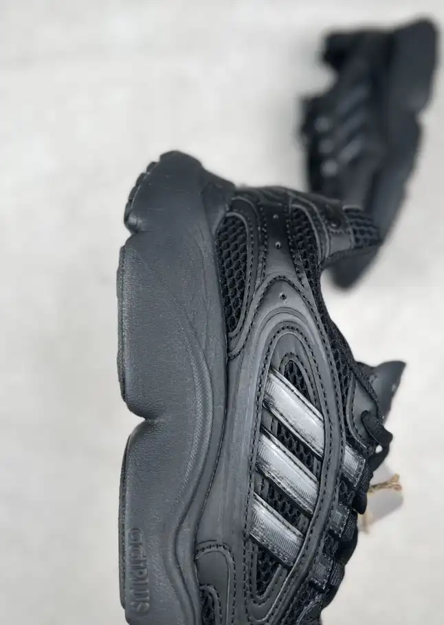 hype Adidas Sneakers