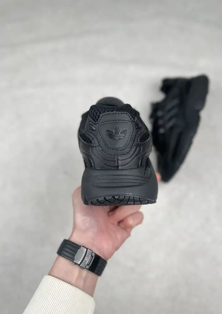 hype Adidas Sneakers