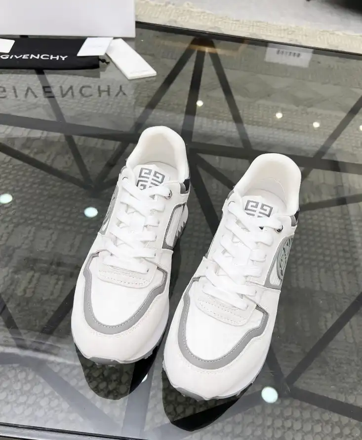 hype Givenchy Sneakers