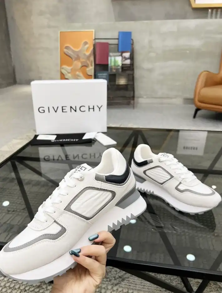 hype Givenchy Sneakers