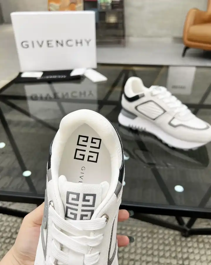 hype Givenchy Sneakers