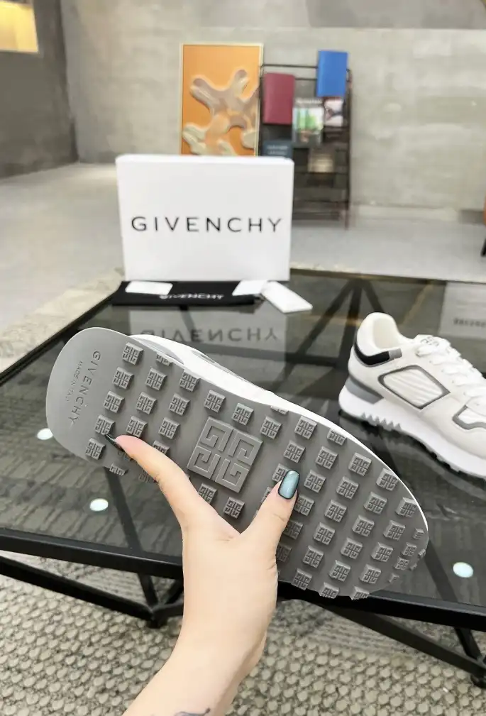 hype Givenchy Sneakers