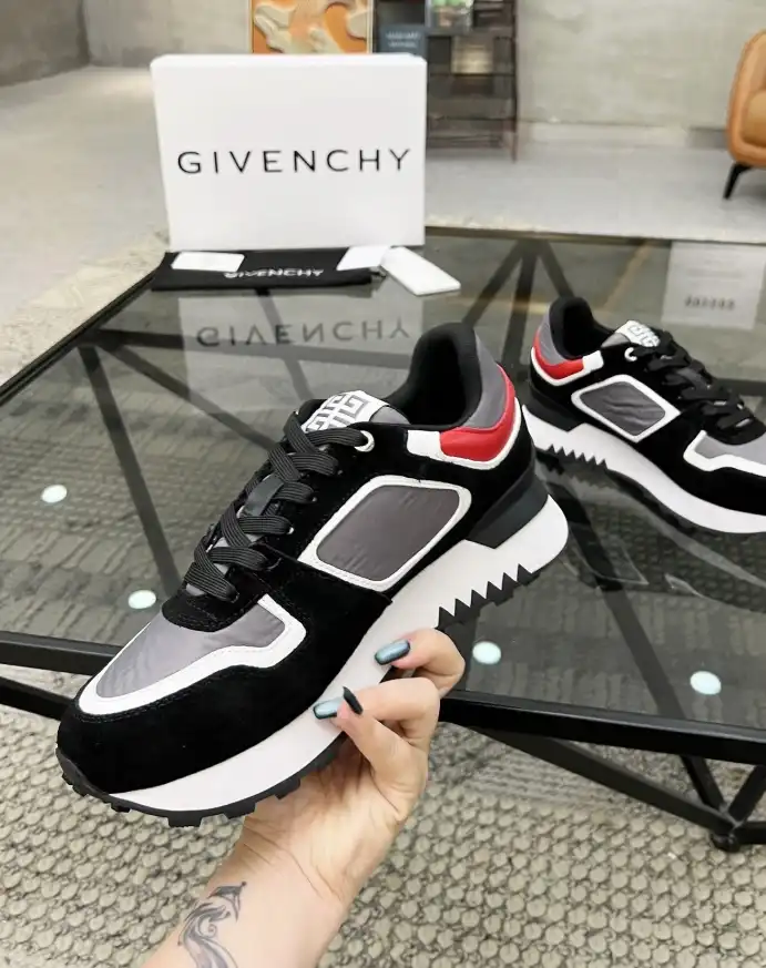 hype Givenchy Sneakers