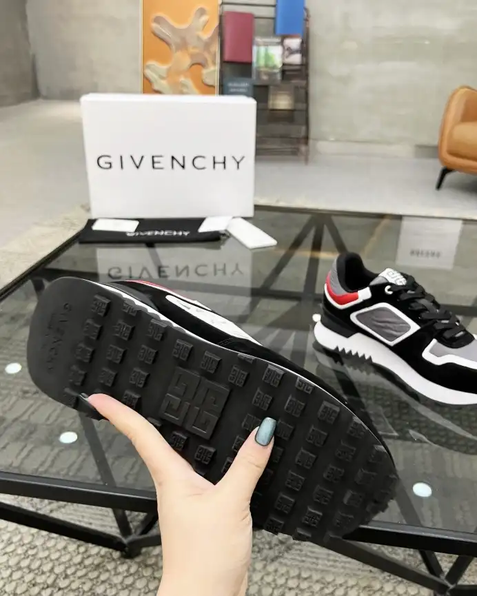 hype Givenchy Sneakers