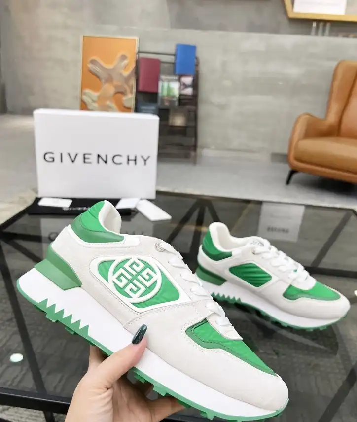 hype Givenchy Sneakers