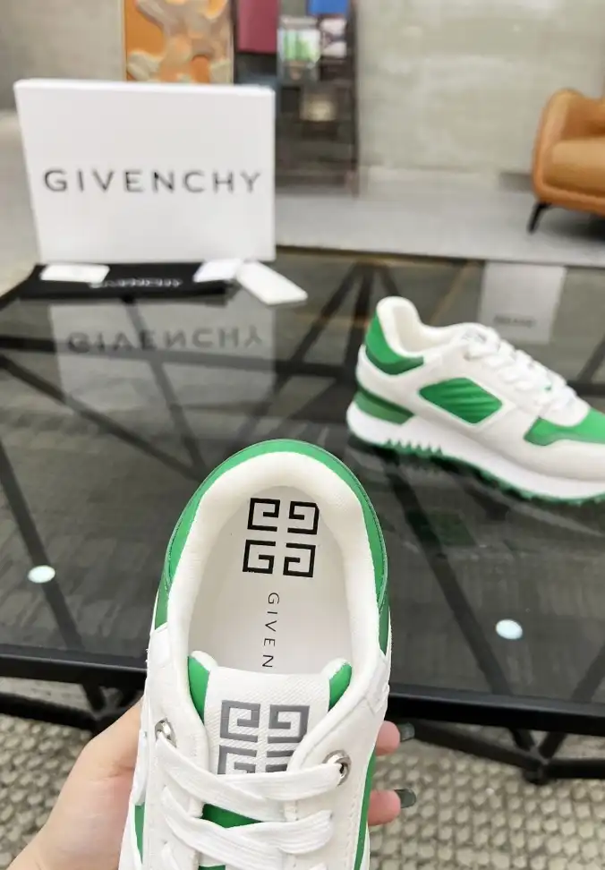 hype Givenchy Sneakers