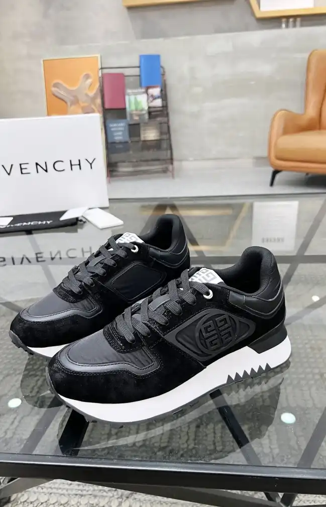 hype Givenchy Sneakers