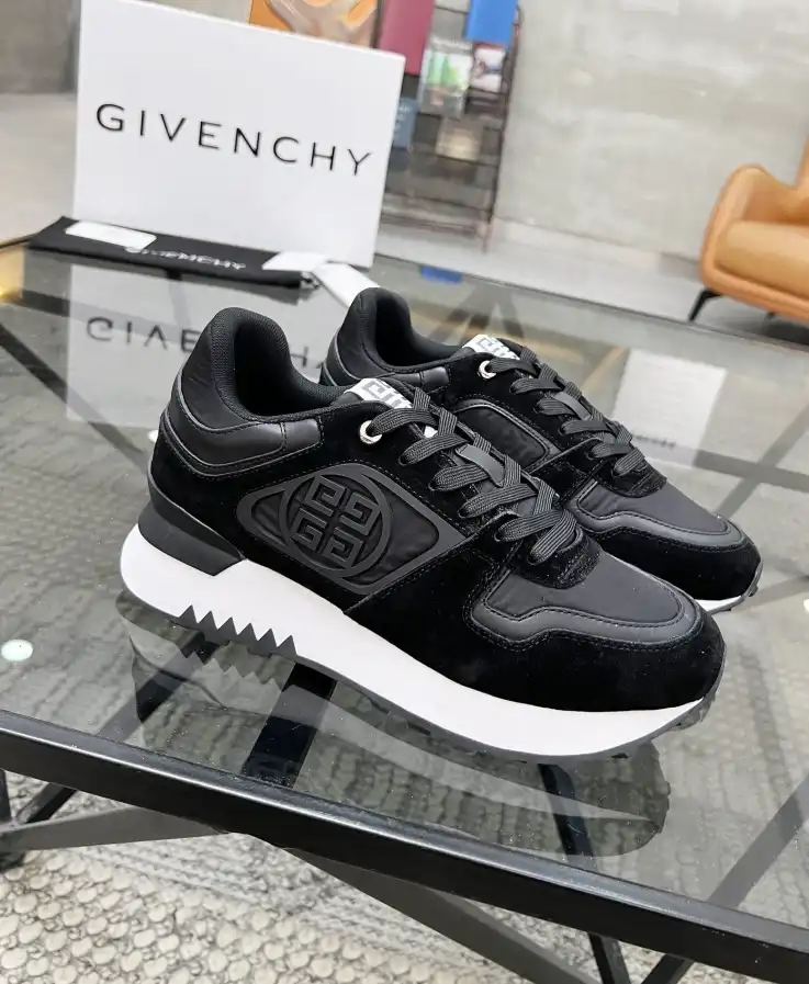 hype Givenchy Sneakers