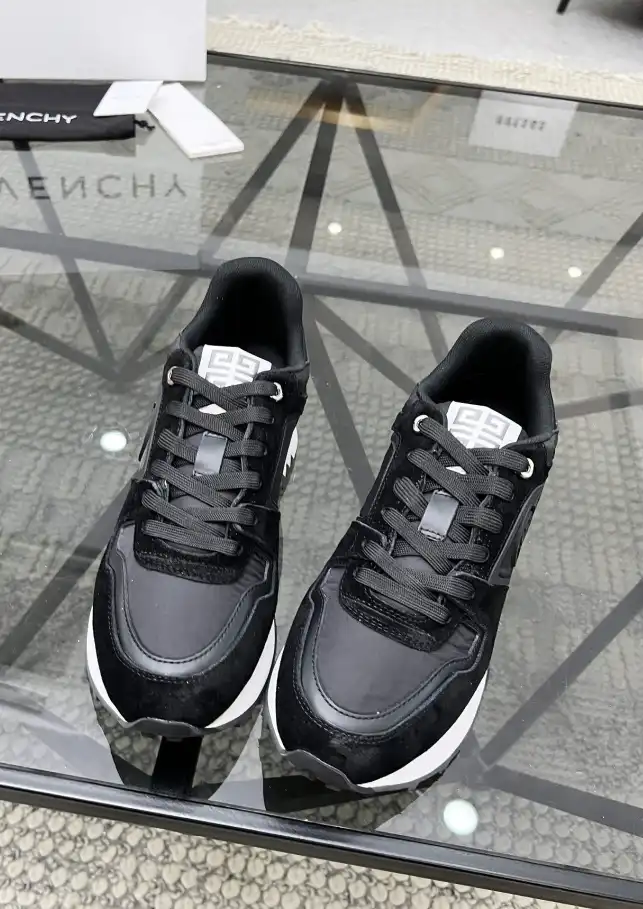 hype Givenchy Sneakers