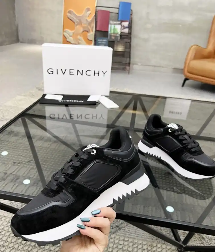 hype Givenchy Sneakers