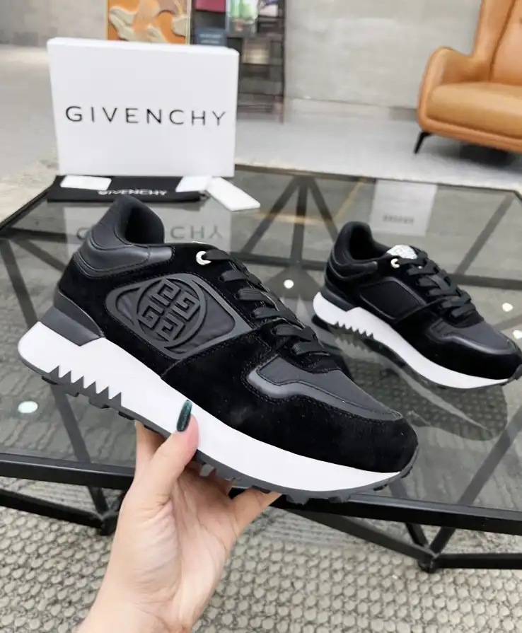 hype Givenchy Sneakers