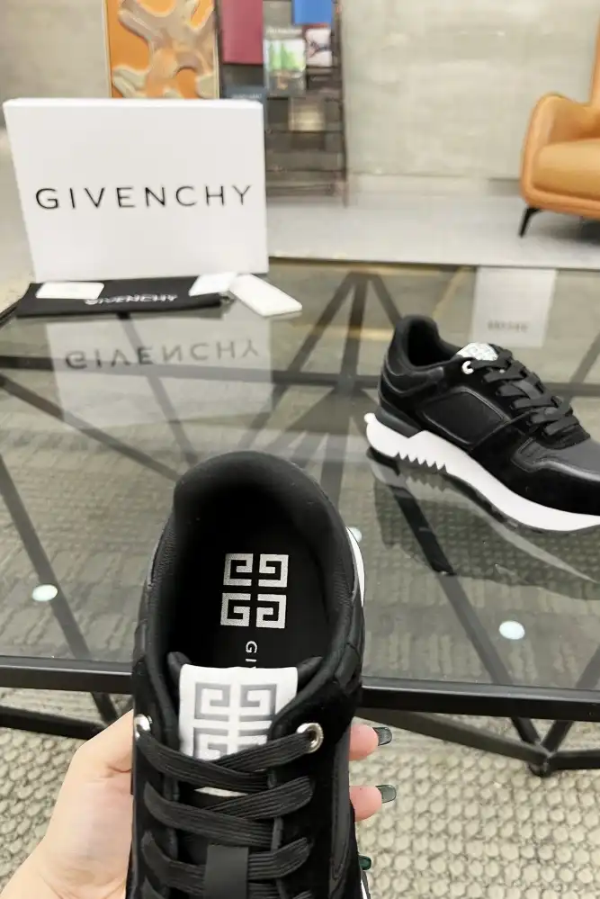 hype Givenchy Sneakers