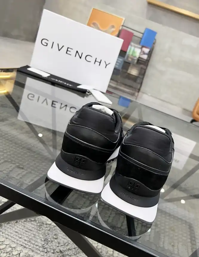 hype Givenchy Sneakers