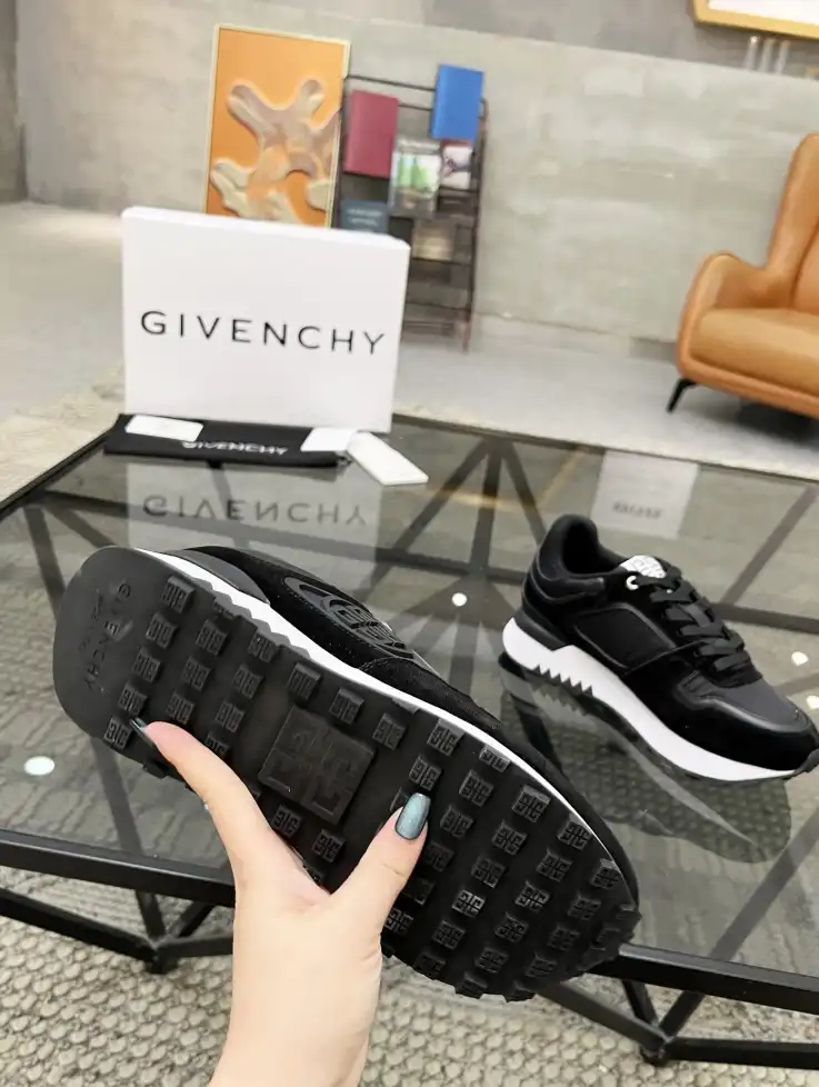 hype Givenchy Sneakers