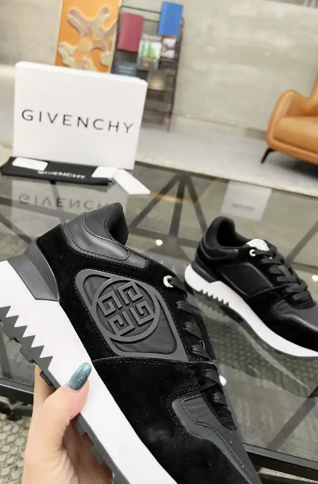 hype Givenchy Sneakers