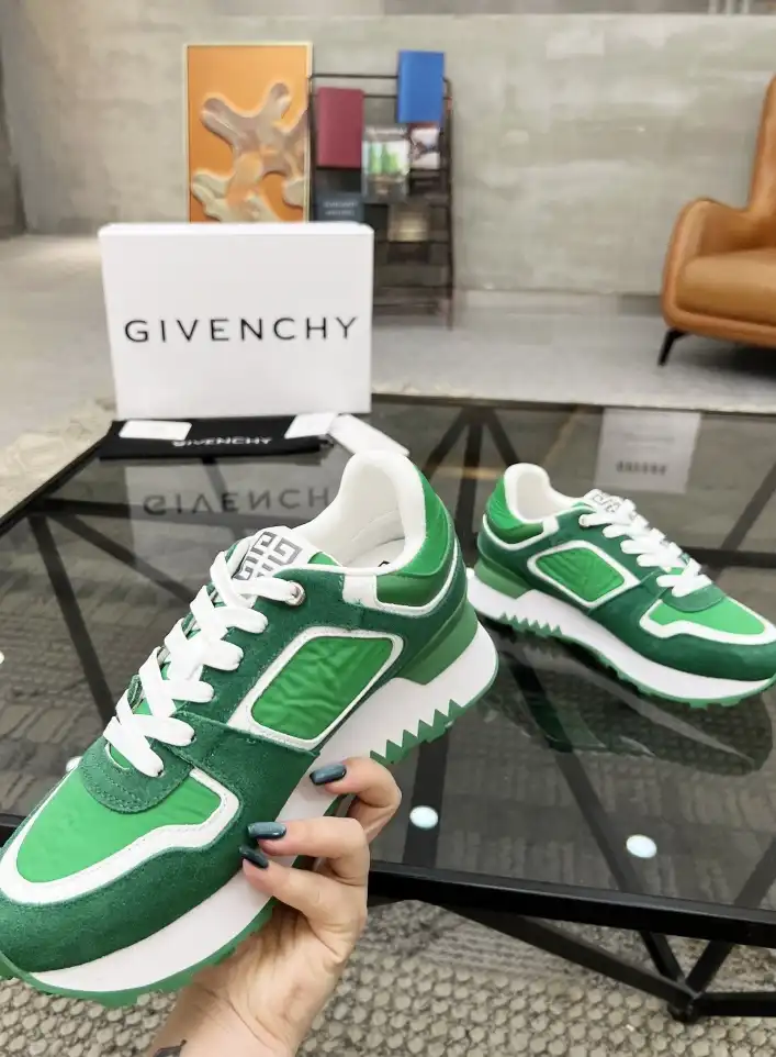 hype Givenchy Sneakers