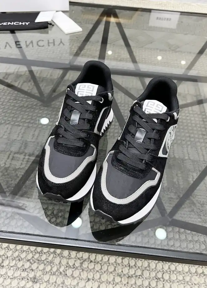 hype Givenchy Sneakers